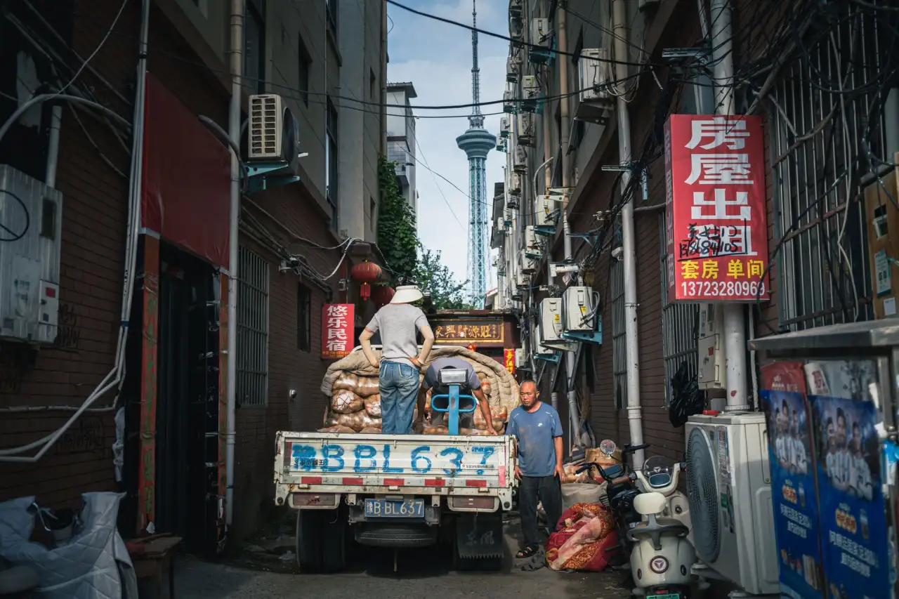 广告设计服务对比:画册设计与包装方案如何匹配品牌调性