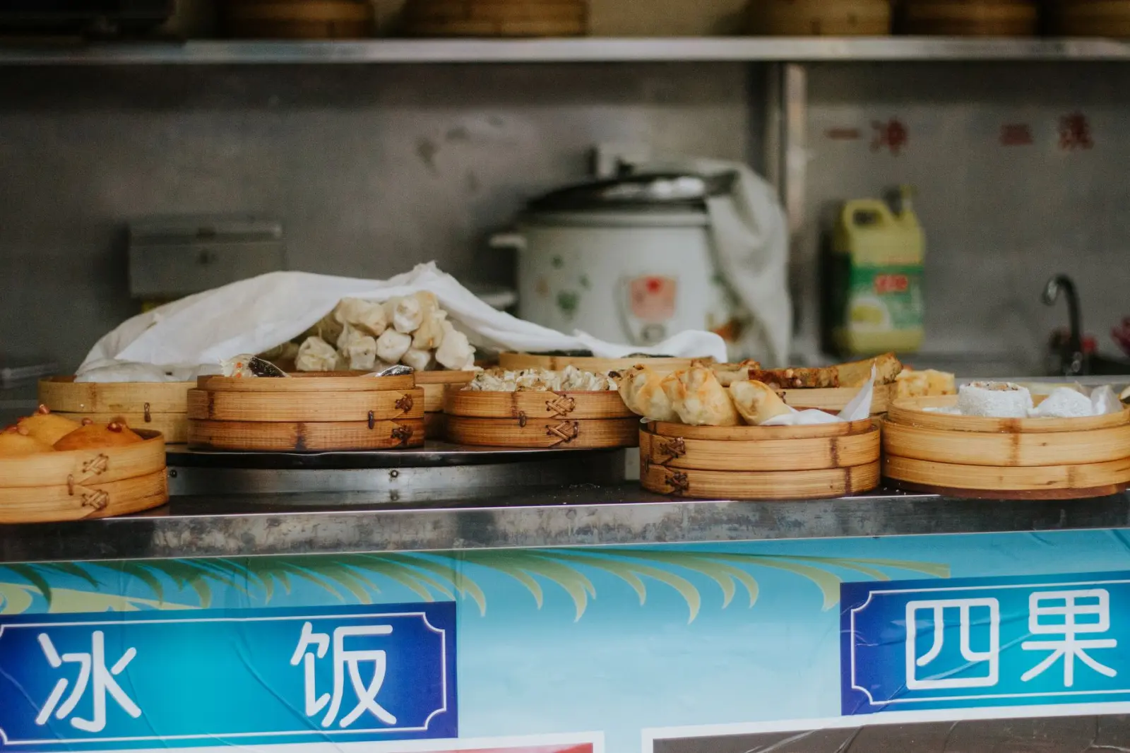 广告设计中的视觉动线原理：如何引导受众视线提升品牌信息传达效率